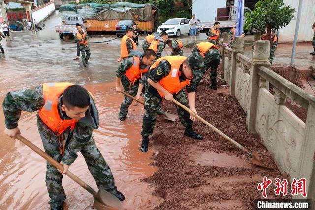 重庆奉节强降雨引发洪水 武警官兵紧急驰援休闲区蓝鸢梦想 - Www.slyday.coM