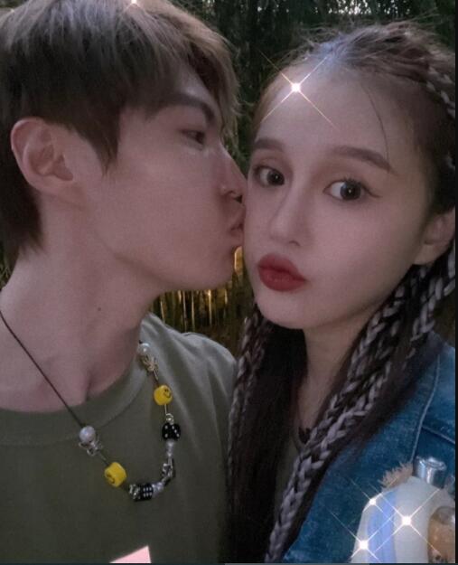 球球晒情侣照好甜蜜直播突遭男友爆料怀孕女方这样回应