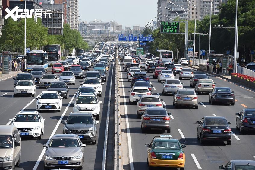 公安部：上半年新注册登机动车1871万