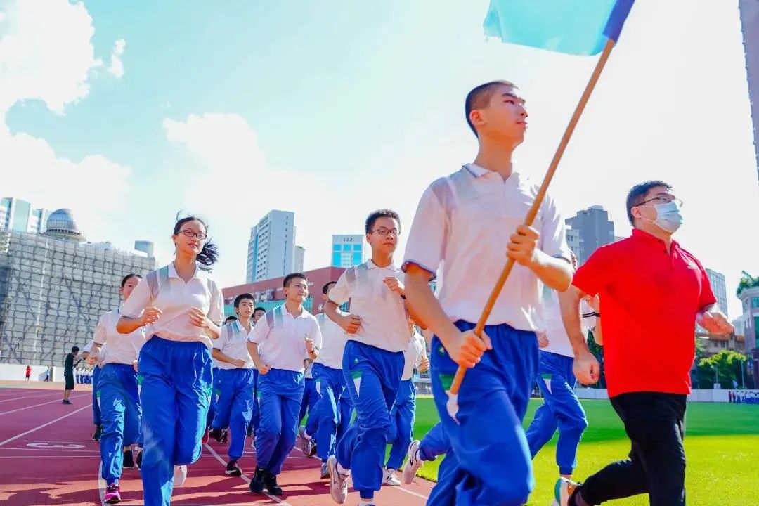 华附初三学生进行中考冲刺跑.学校供图