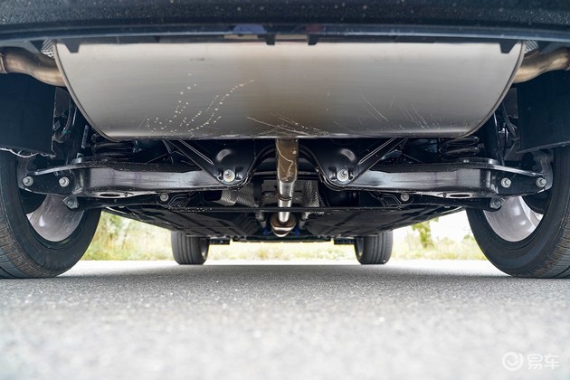 全系标配2.0t发动机/设计有彩蛋 实拍吉利轿跑suv星越s