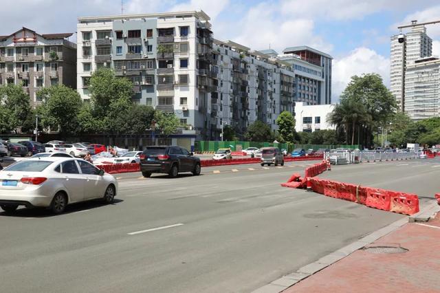 友谊路施工路段车多缓行柳州交警蜀黍教你这样绕行