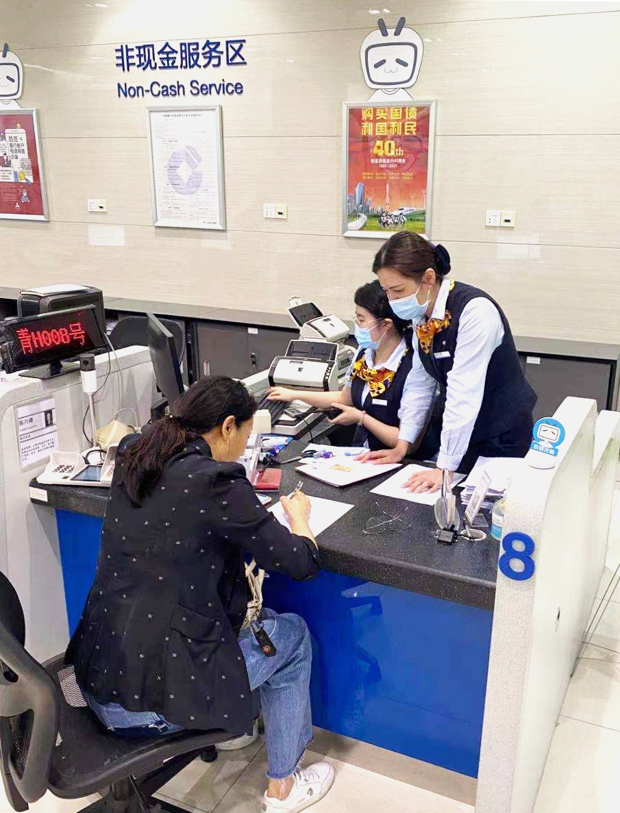 深圳一女子手术急用社保卡建行员工暖心补办