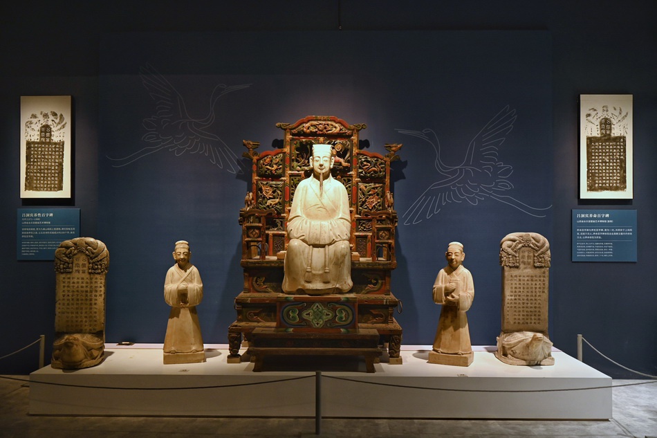 国家一级文物《吕洞宾坐像》及《吕洞宾养性百字碑》