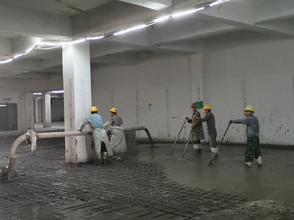 潍坊火车站北广场地下停车场开始装修,渗排水工程接近尾声
