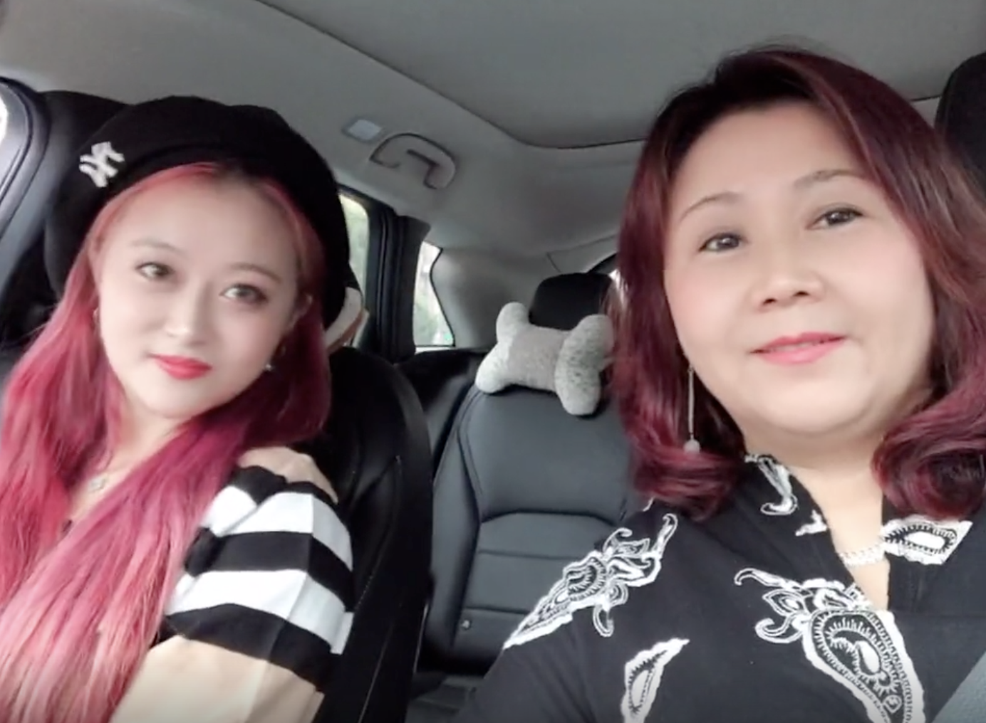 孙侨潞去世一周年妈妈来海上看望鸣笛时引来蝴蝶细节惹人泪目