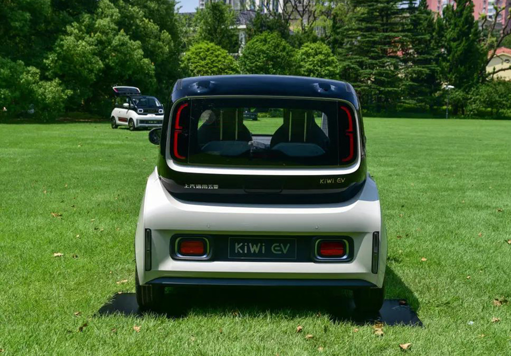 305km长续航带快充小巧灵活的代步车宝骏kiwi新车型上市