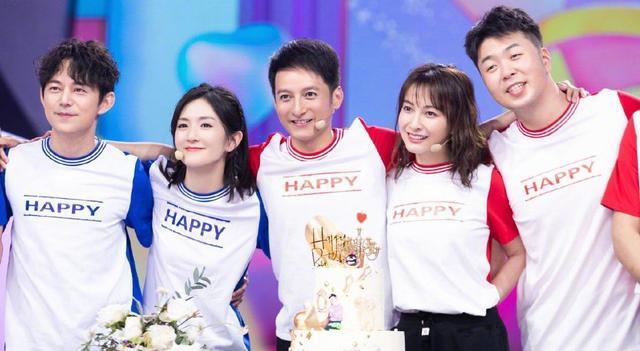 吴昕深夜发文，跨年晚会上和何炅拥抱的画面让人泪目！休闲区蓝鸢梦想 - Www.slyday.coM