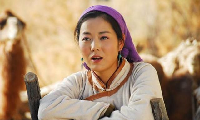 2008年,39岁的王茜华拍摄《胡杨女人》时,那时她已经单身了整整5年.