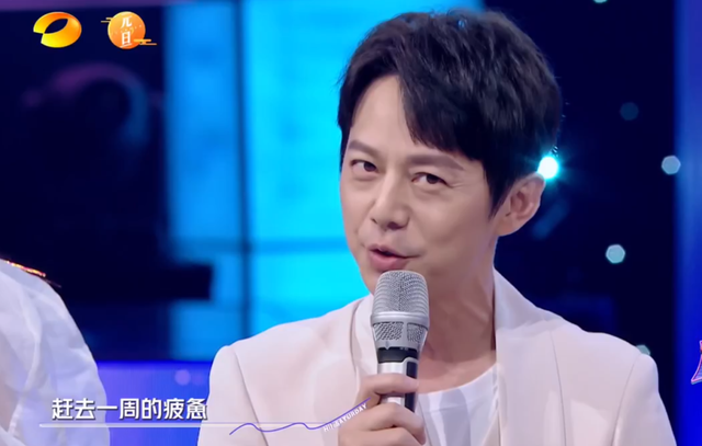 《你好星期六》开播！何炅独立撑场，虚拟主持人被嘲，收视率狂掉休闲区蓝鸢梦想 - Www.slyday.coM