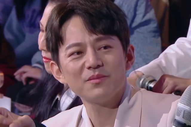 《你好星期六》开播！何炅独立撑场，虚拟主持人被嘲，收视率狂掉休闲区蓝鸢梦想 - Www.slyday.coM