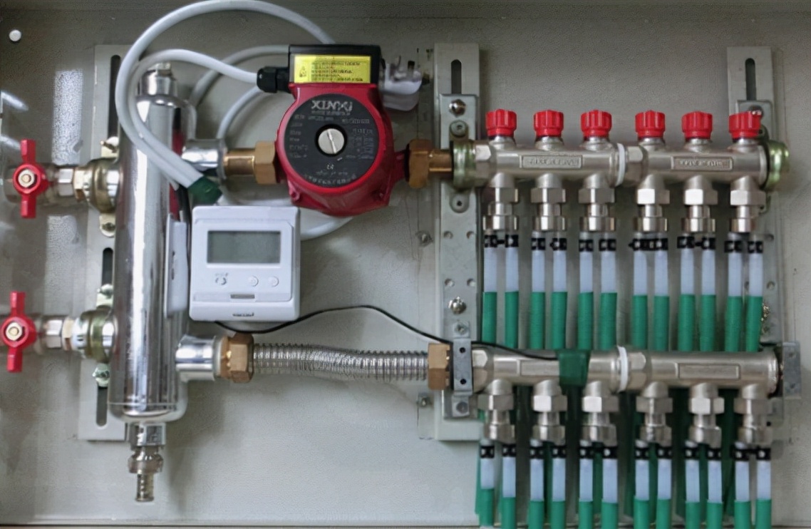 循环泵应该安装在供水管还是回水管位置不同供暖效果差很多
