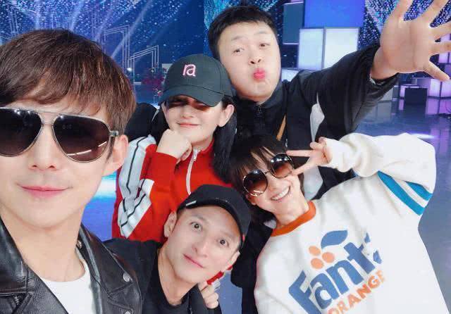 《你好星期六》首播差评如潮,形式换汤不换药,何炅带不动新主持休闲区蓝鸢梦想 - Www.slyday.coM 《你好星期六》首播差评如潮,形式换汤不换药,何炅带不动新主持休闲区蓝鸢梦想 - Www.slyday.coM