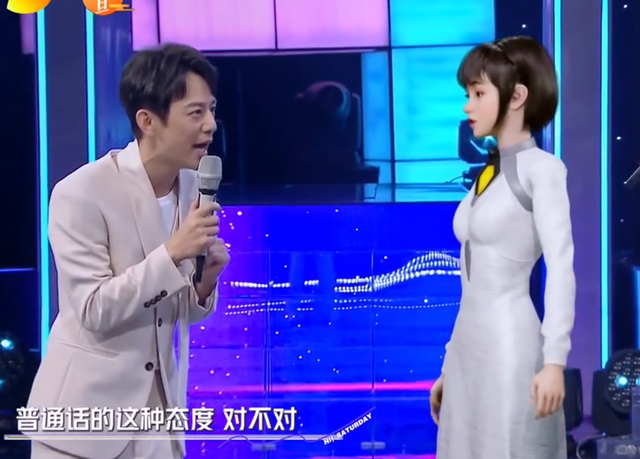 《你好星期六》开播！何炅独立撑场，虚拟主持人被嘲，收视率狂掉休闲区蓝鸢梦想 - Www.slyday.coM