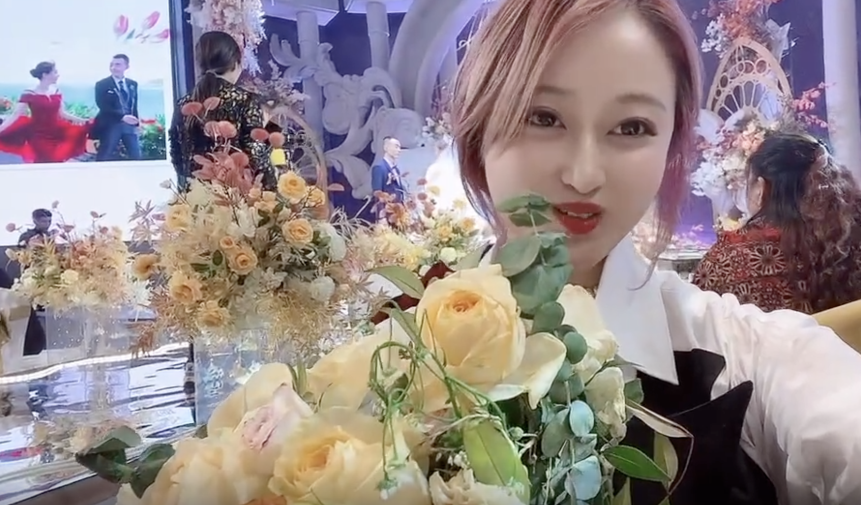 孙侨潞去世一周年妈妈来海上看望鸣笛时引来蝴蝶细节惹人泪目