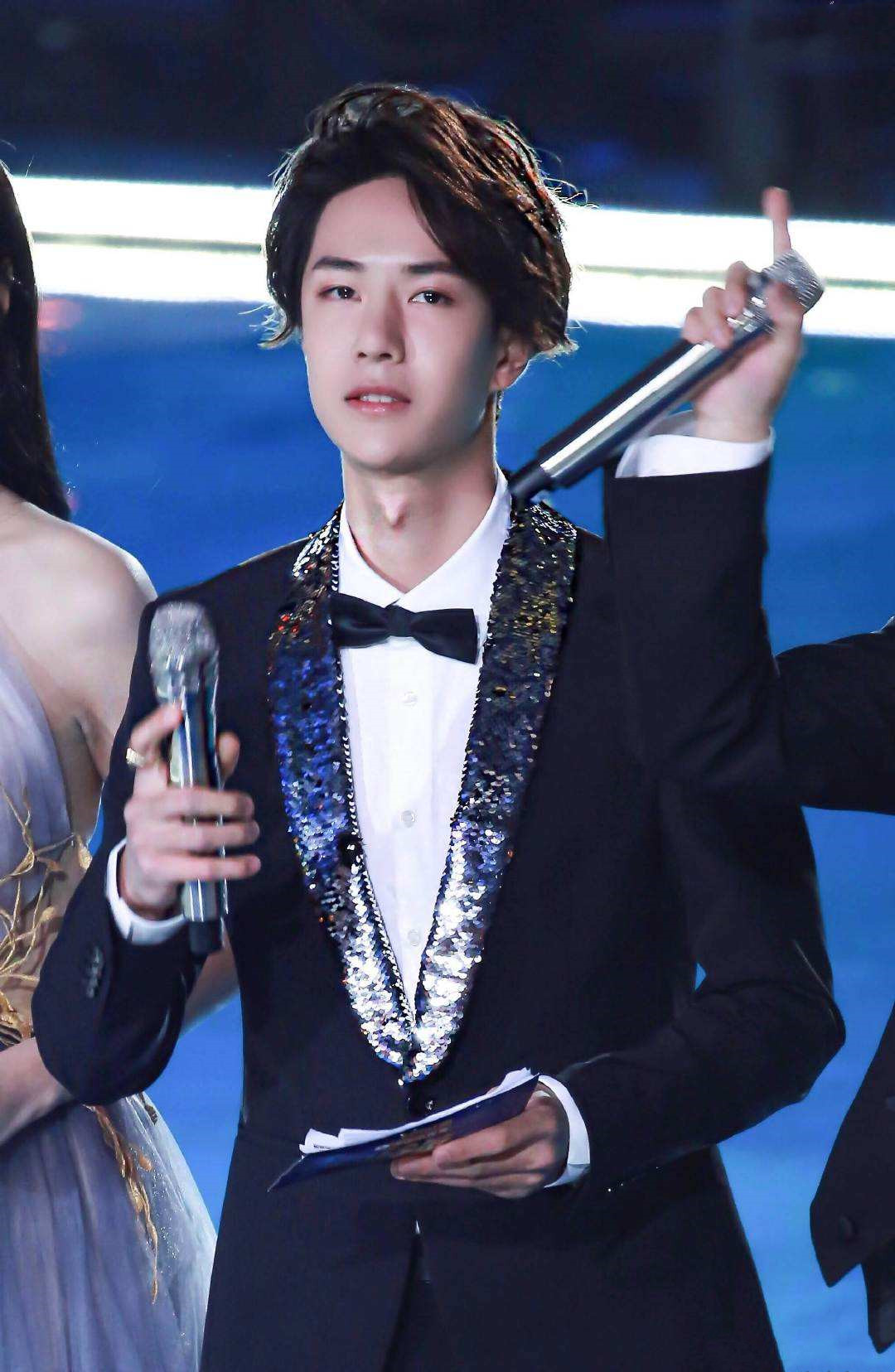 早期的王一博,和李维嘉,吴昕,杜海涛的地位差不多,有时间就表演节目