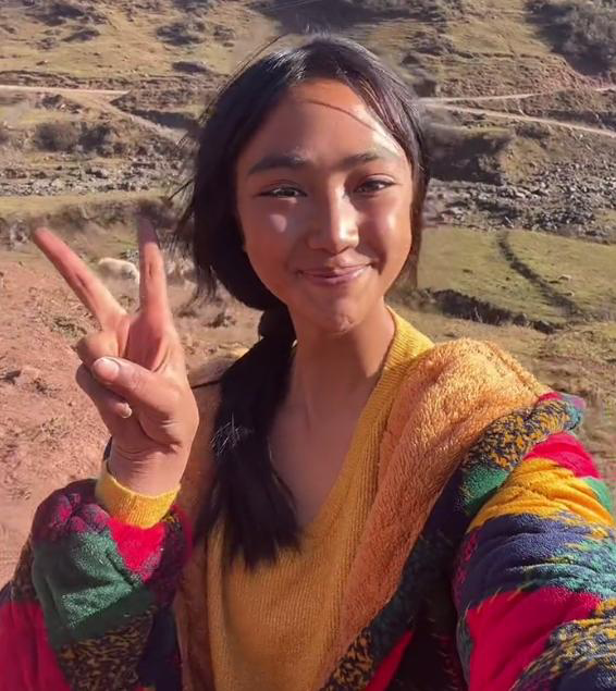 靠卖惨一年狂吸百万粉丝，凉山孟阳人前村姑人后名媛，形象崩塌了休闲区蓝鸢梦想 - Www.slyday.coM