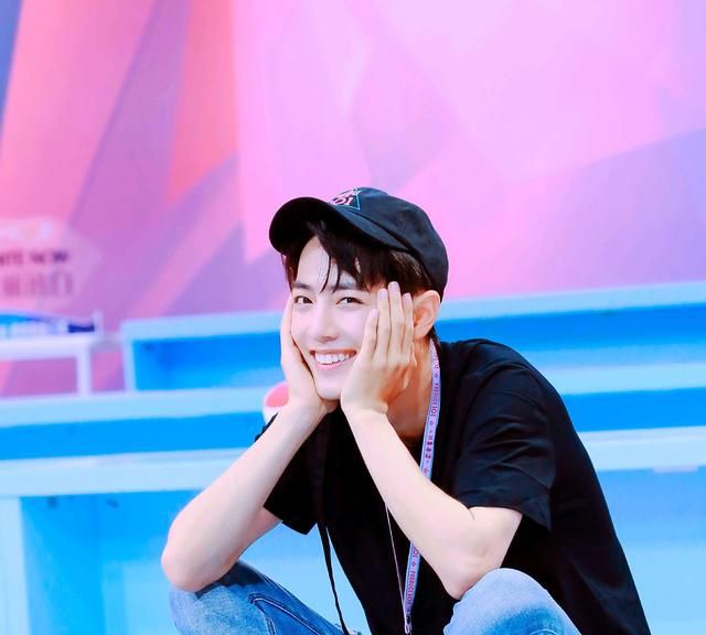 影视编剧质疑《王牌部队》收视率，前100都排不到，评论区扯肖战休闲区蓝鸢梦想 - Www.slyday.coM