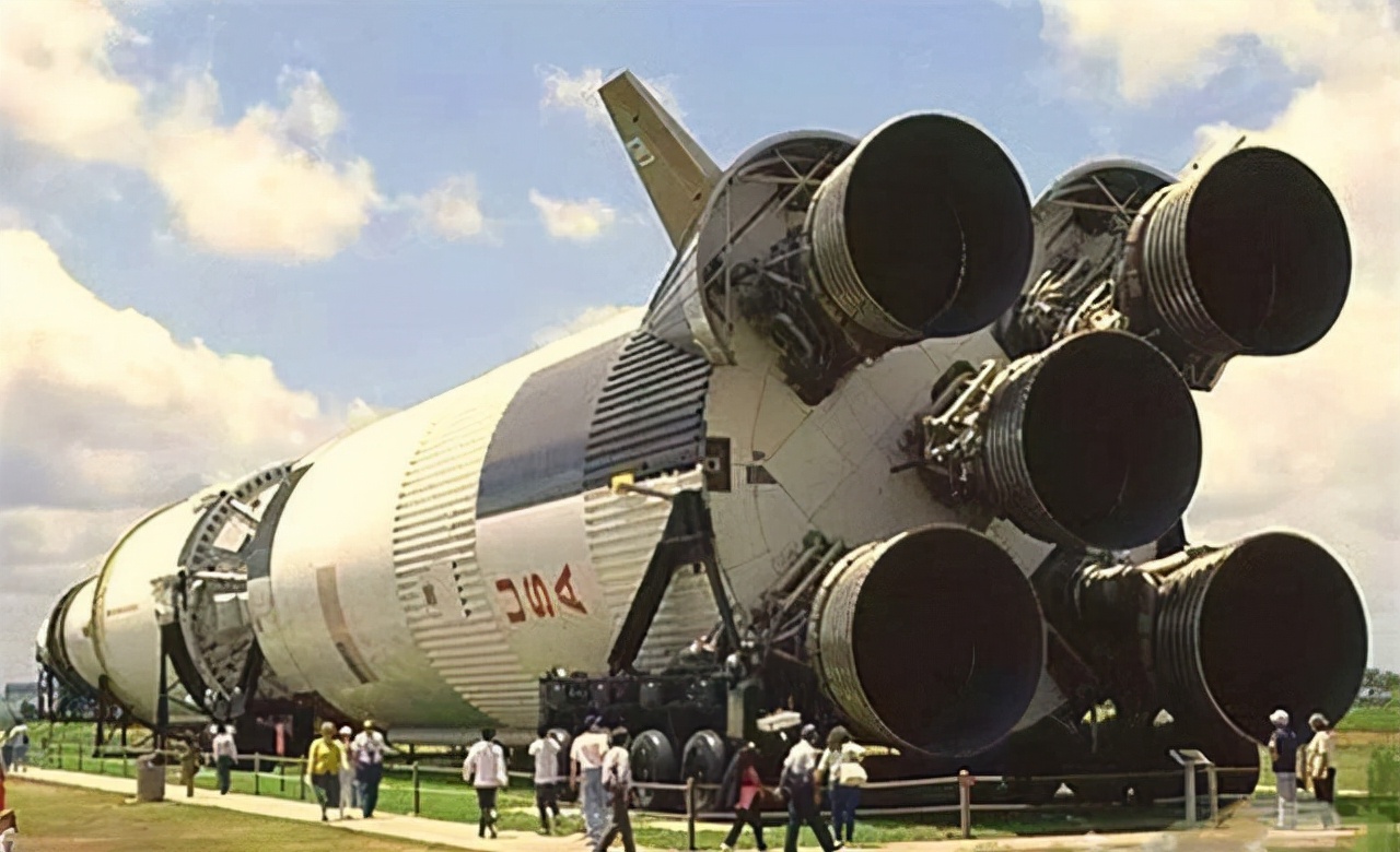 超级火箭土星五号曾把宇航员送上月球后来为啥被放弃了