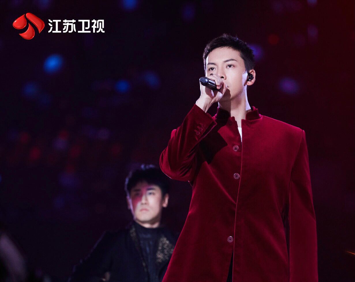 金曲听不够,故事不够听,江苏卫视跨年晚会致敬新时代唱响新生活休闲区蓝鸢梦想 - Www.slyday.coM 金曲听不够,故事不够听,江苏卫视跨年晚会致敬新时代唱响新生活休闲区蓝鸢梦想 - Www.slyday.coM