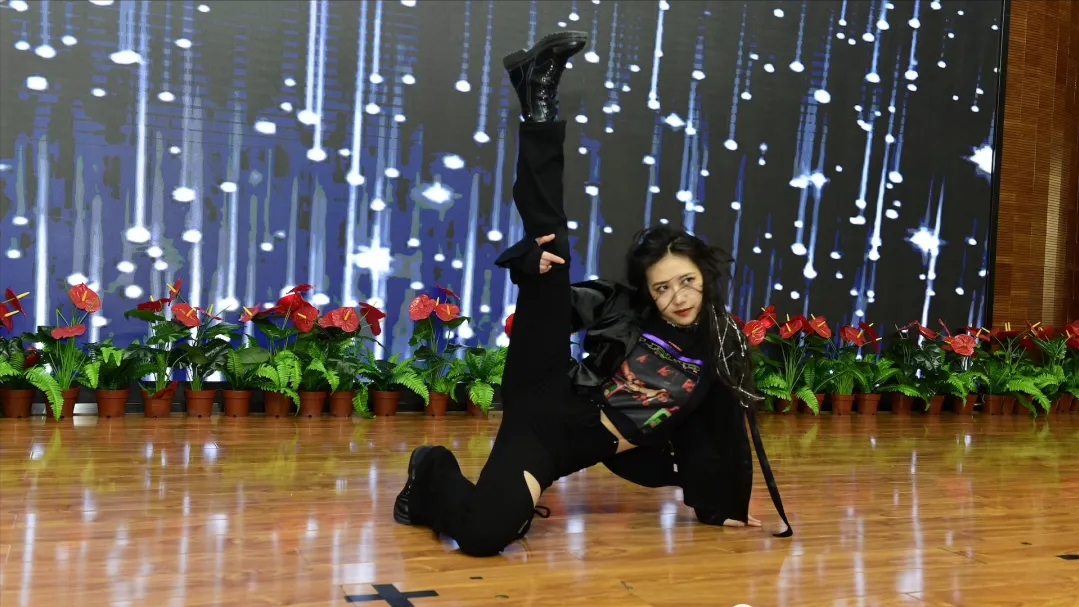 跨年|潞河国际科技艺术节闭幕式暨2022新年晚会精彩上演!休闲区蓝鸢梦想 - Www.slyday.coM 跨年|潞河国际科技艺术节闭幕式暨2022新年晚会精彩上演!休闲区蓝鸢梦想 - Www.slyday.coM