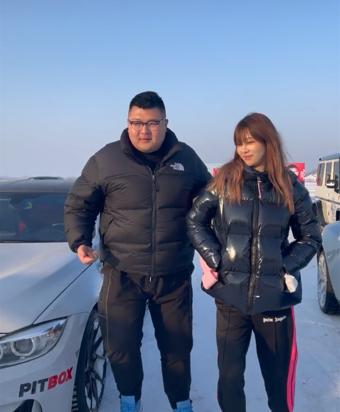 恭喜邻居曝千万级网红猴哥说车已经订婚过完年后将会结婚