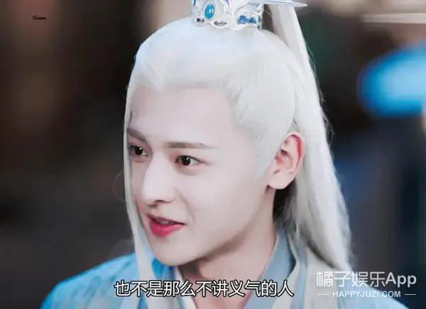 还记得琉璃里的腾蛇吗他是一名驻唱