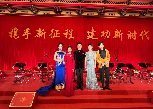 张韶涵登《新闻联播》，晒与李思思合照，对方戴近2万围巾显贵气休闲区蓝鸢梦想 - Www.slyday.coM