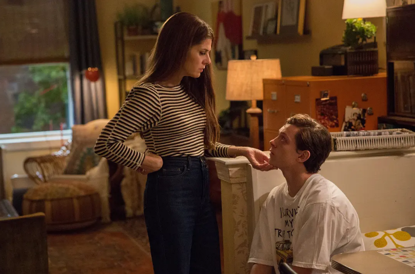 彼得·帕克和梅婶(玛丽莎·托梅饰)彼得与钢铁侠托尼·斯塔克初次