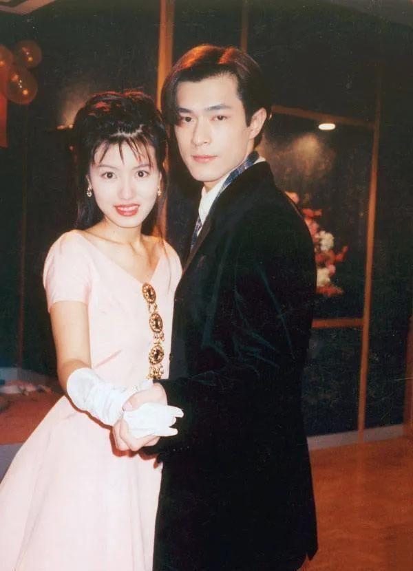 香港演员黄纪莹息影10年47岁未婚和古天乐相恋7年让她心痛