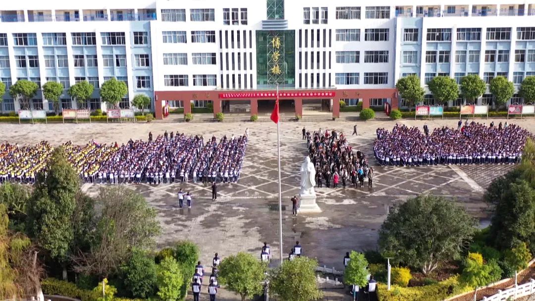 在石屏县高级中学,异龙小学等学校.