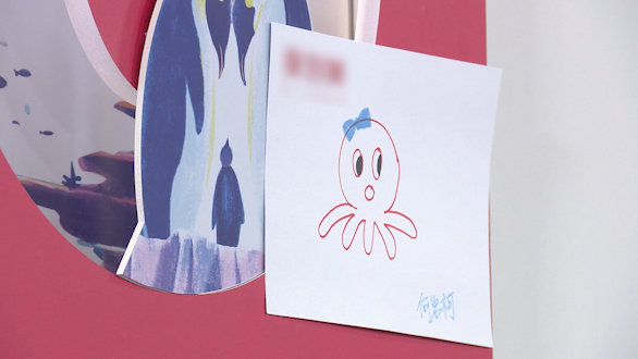 王冰冰晚会画章鱼，被网友戏称王冰冰像极了画画时的我休闲区蓝鸢梦想 - Www.slyday.coM