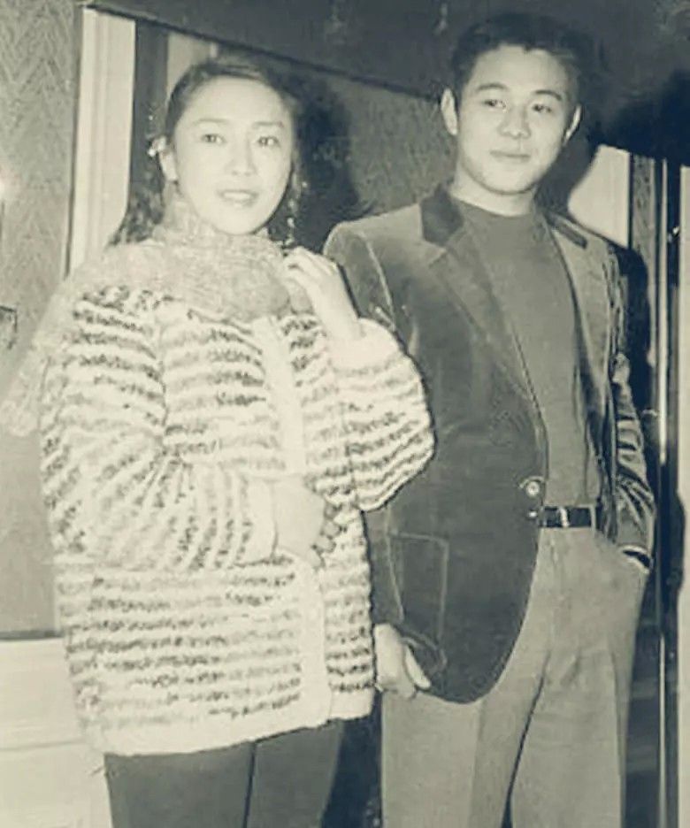 黄秋燕与李连杰结婚三年生下两女被离婚如今这两个女儿怎样了