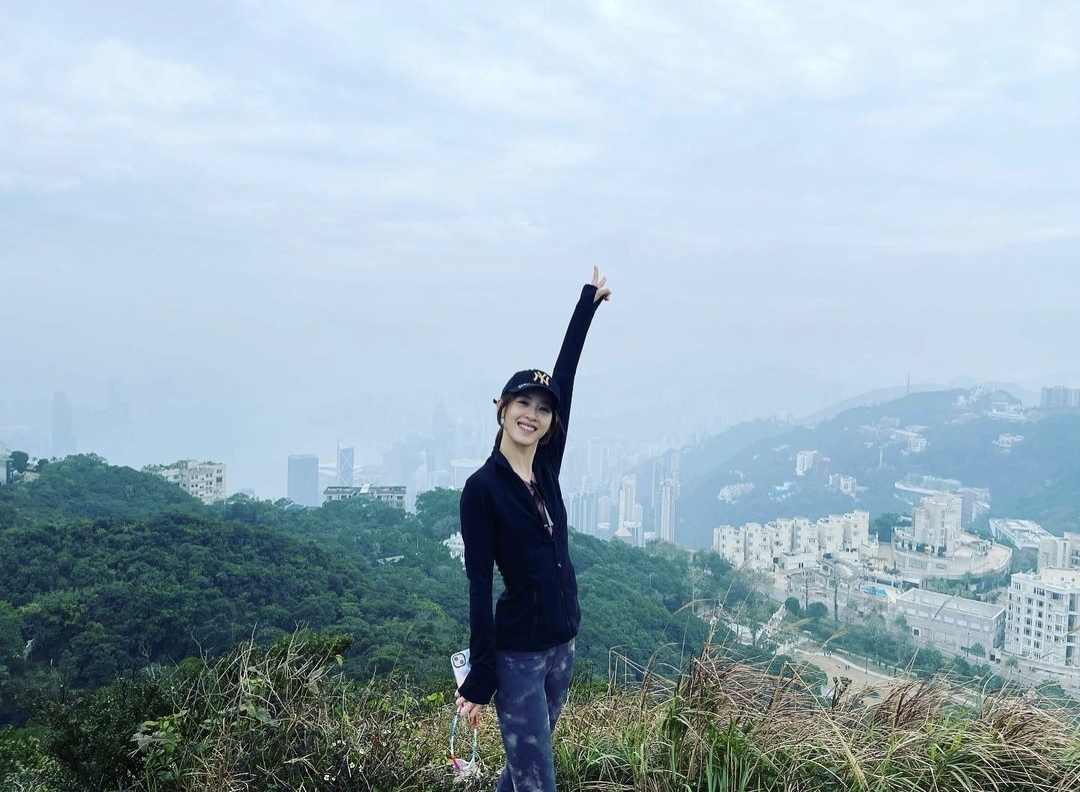 章泽天新年第一天晒登山照,刘强东视角下笑容明媚,身材超赞休闲区蓝鸢梦想 - Www.slyday.coM 章泽天新年第一天晒登山照,刘强东视角下笑容明媚,身材超赞休闲区蓝鸢梦想 - Www.slyday.coM