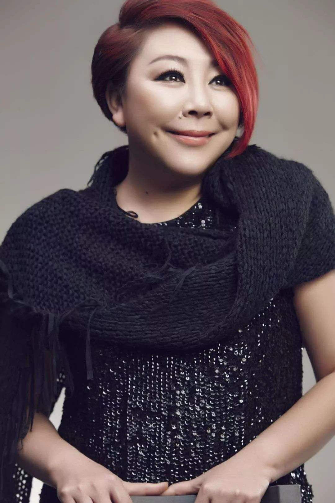 赵本山御用歌手衡越被男友骗得人财两空为儿子做多年单亲妈妈