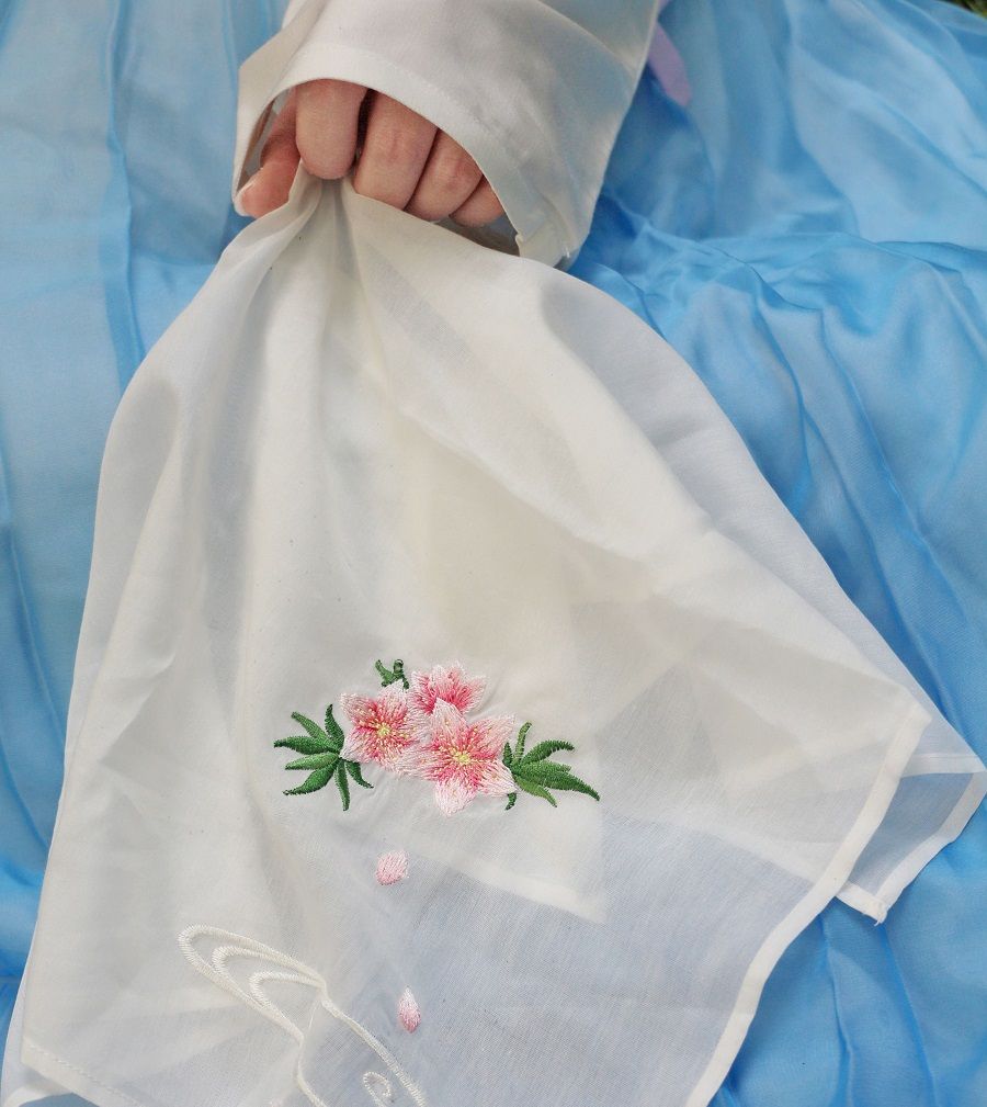 小小的手帕用处多古代手帕在文学作品中有哪些功能与用途