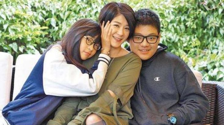 袁惟仁被判定为植物人,近况堪忧不识人,前妻独自抚养俩娃压力大休闲区蓝鸢梦想 - Www.slyday.coM