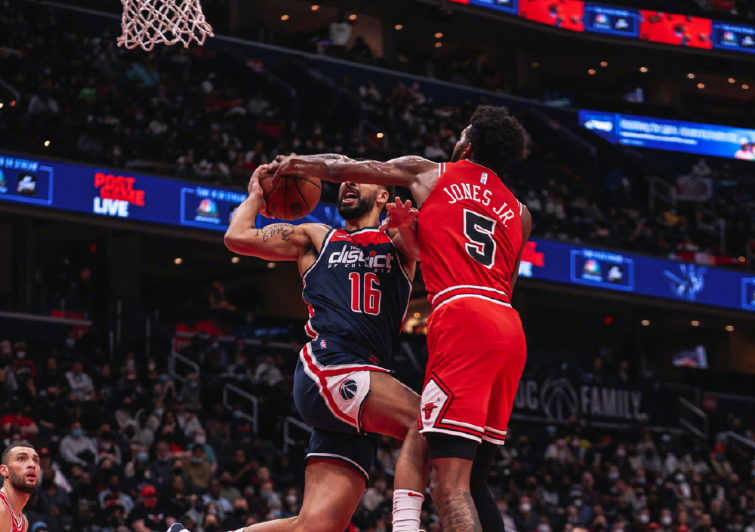 德罗赞背靠背三分绝杀！公牛7连胜守住东部第1，库兹马29分尽力了休闲区蓝鸢梦想 - Www.slyday.coM