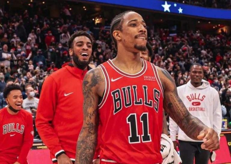 背靠背压哨三分绝杀！德罗赞成历史第一人，谁说他不擅长三分？休闲区蓝鸢梦想 - Www.slyday.coM