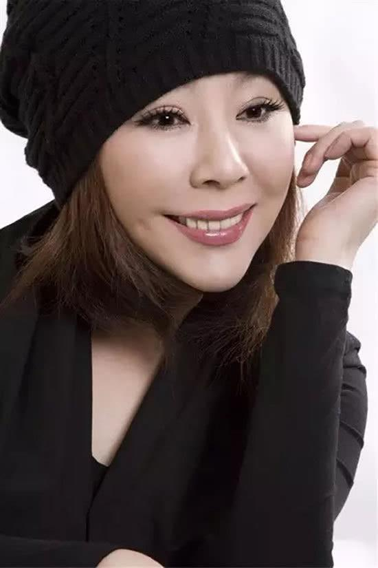 赵本山御用歌手衡越被男友骗得人财两空为儿子做多年单亲妈妈