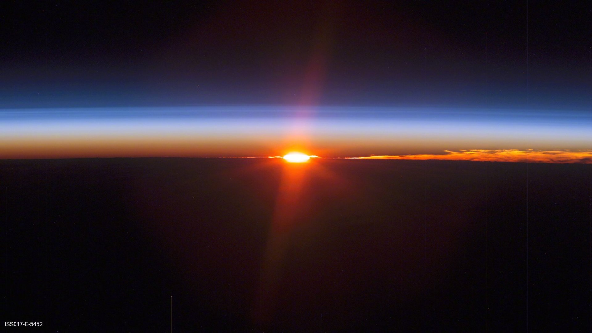 希望这些空间站宇航员拍摄到的日出日落