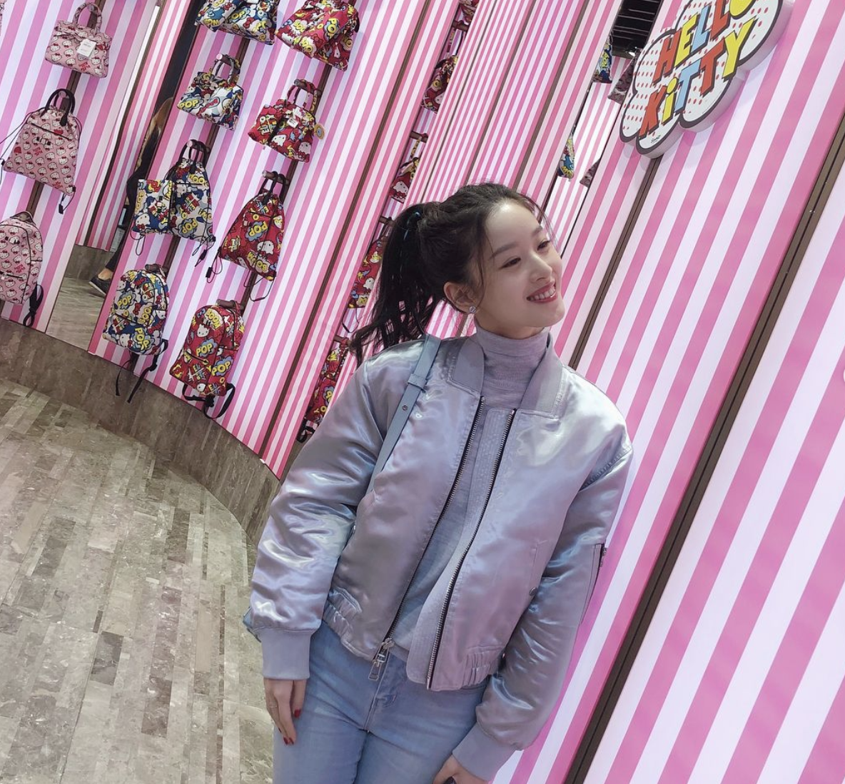 章泽天新年第一天晒登山照,刘强东视角下笑容明媚,身材超赞休闲区蓝鸢梦想 - Www.slyday.coM 章泽天新年第一天晒登山照,刘强东视角下笑容明媚,身材超赞休闲区蓝鸢梦想 - Www.slyday.coM