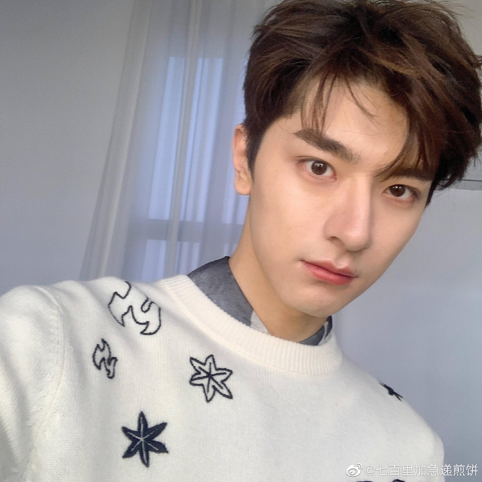 看林一的ins,帅哥真的好会拍照哦!帅的看起来好舒服自然