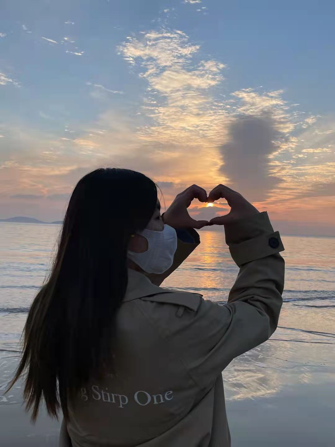 暖暖的比心都诠释着我们对未来的向往新的一年让我们一起共赴美好未来