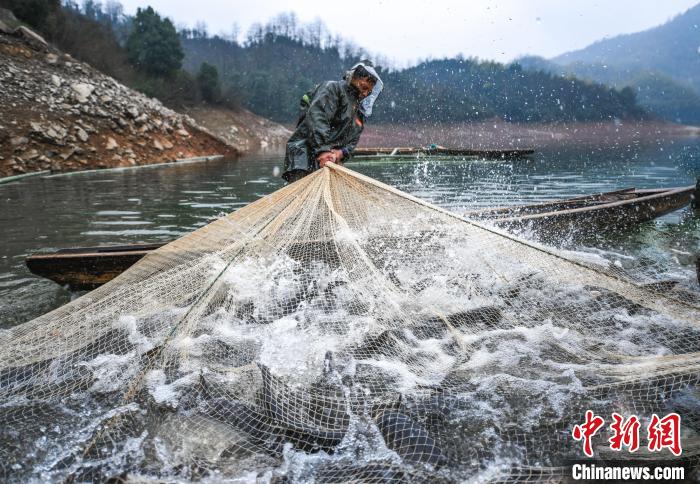 湖南常宁捕鱼庆新年