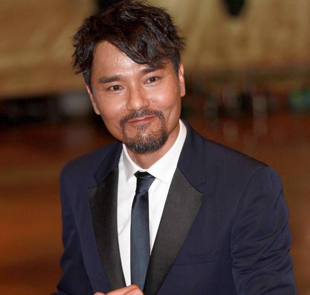 林家栋走红路上有艰辛和女友相恋18年54岁未婚没孩子也幸福