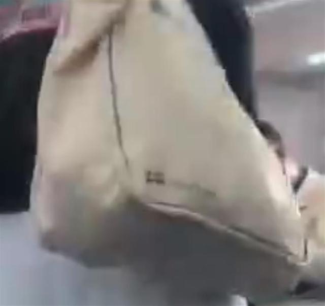 “女士优先车厢”内女子挨个嘲讽男乘客不让座 地铁方：自愿不强迫休闲区蓝鸢梦想 - Www.slyday.coM