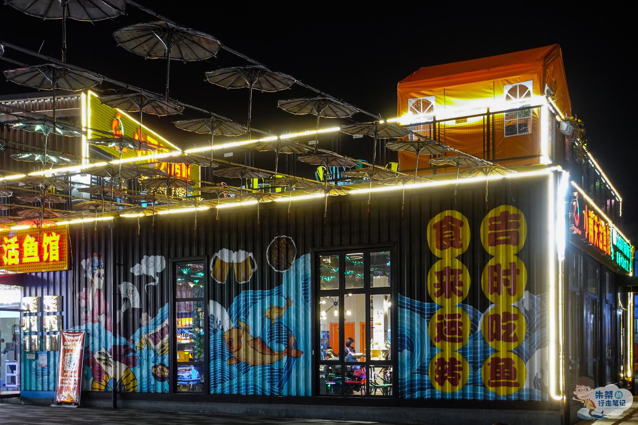 宜昌一特别的夜市 年轻人喜爱有加 坐落在与葛洲坝并列的江心沙洲