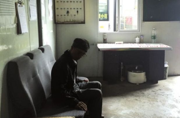 湖南长沙,男子坐公交投了2700元,司机报警后在钱箱发现一张遗书休闲区蓝鸢梦想 - Www.slyday.coM 湖南长沙,男子坐公交投了2700元,司机报警后在钱箱发现一张遗书休闲区蓝鸢梦想 - Www.slyday.coM