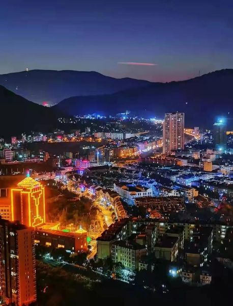 一路星晖敬辛丑再沐朝阳战壬寅禄劝公安2022年卷首语